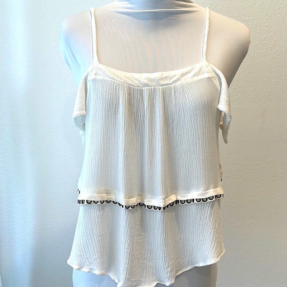 White tank top great design details sz M